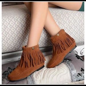 Minnetonka Genuine Leather fringe ankle boots